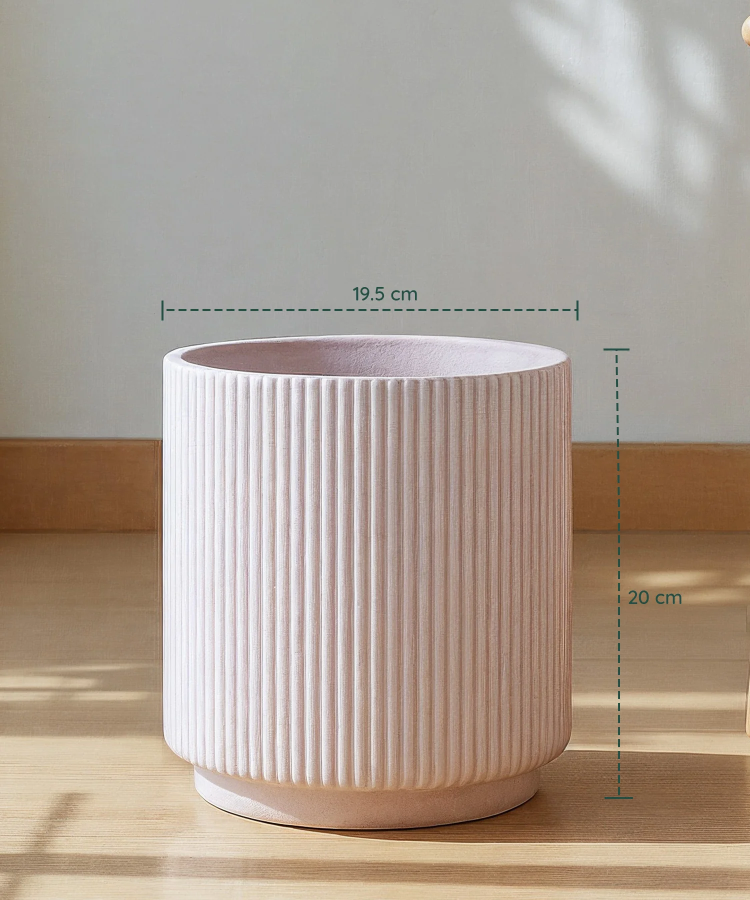 Manhattan Bloom Fiberglass Planter - Image 10