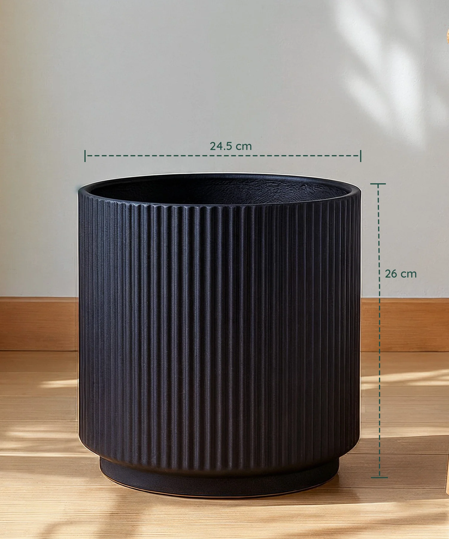 Manhattan Bloom Fiberglass Planter - Image 15