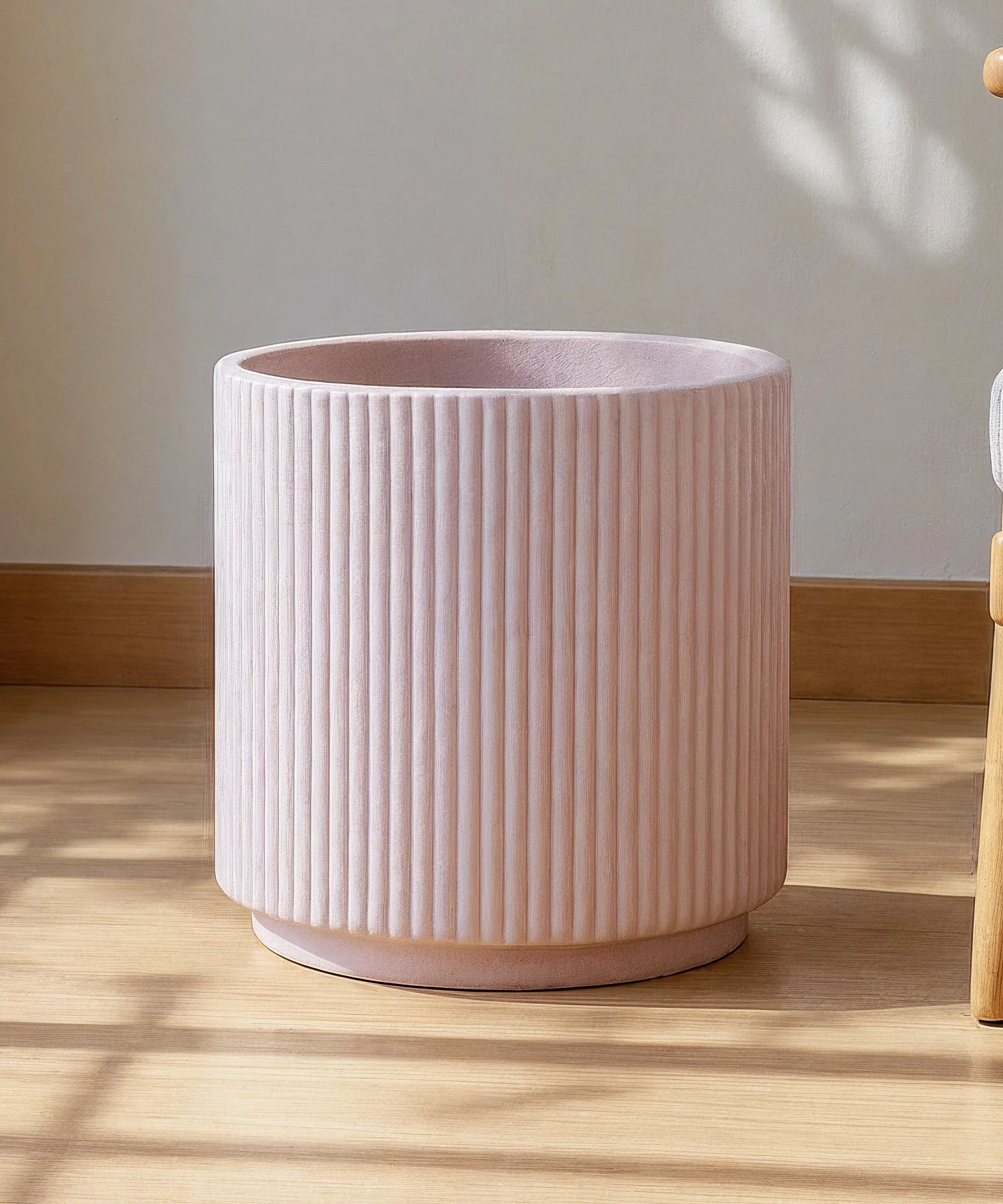 Manhattan Bloom Fiberglass Planter - Image 17