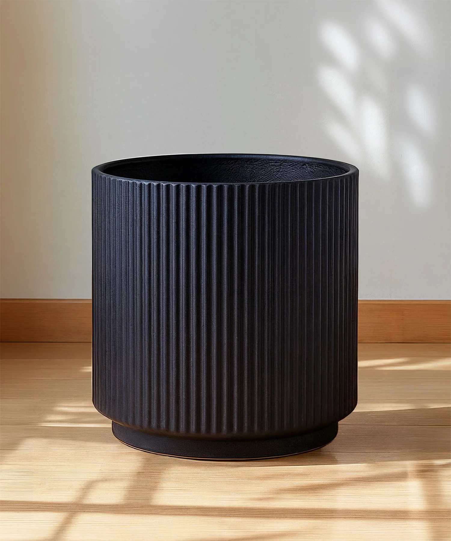 Manhattan Bloom Fiberglass Planter - Image 22