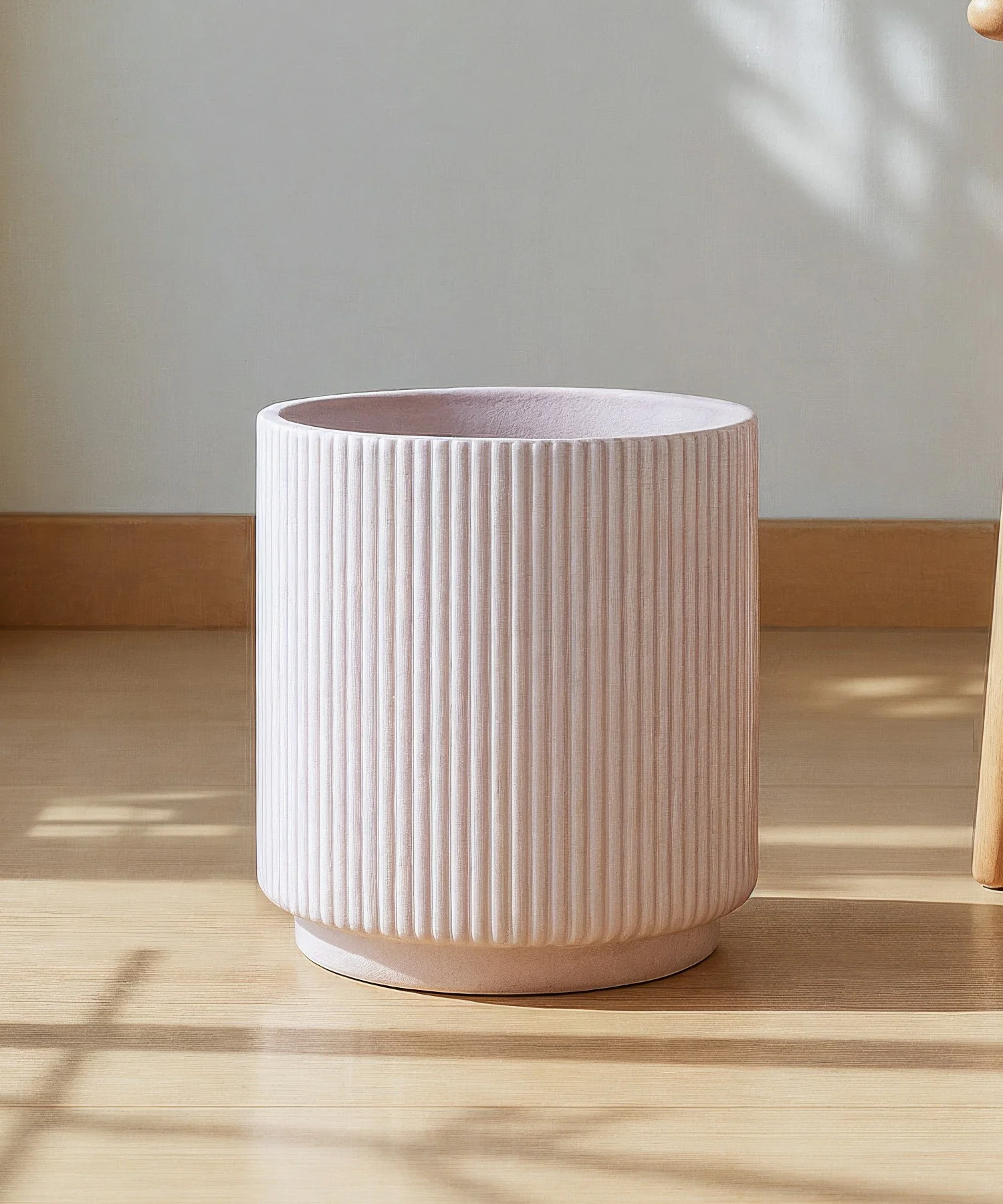 Manhattan Bloom Fiberglass Planter - Image 7